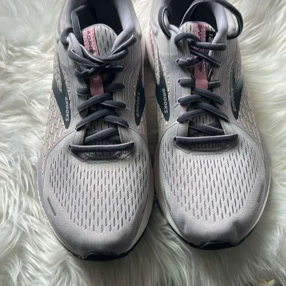 Brooks Adrenaline 21 Women's Size 9.5 B (Medium) Running Shoes purple